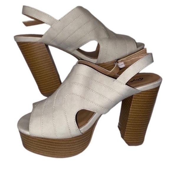 QUPID Slingback Sandals Heels Size  6 Neutral Beige Open Toe Block Heel - Picture 1 of 14